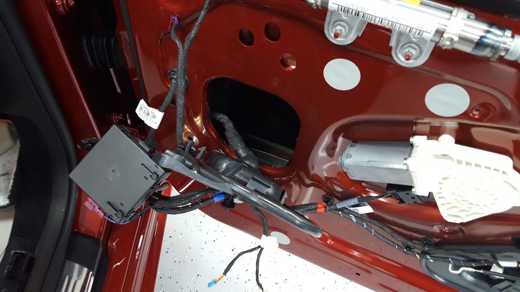 динамик в передних дверях замена mercedes r231 sl