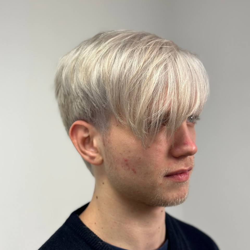 холодный блонд мужчина