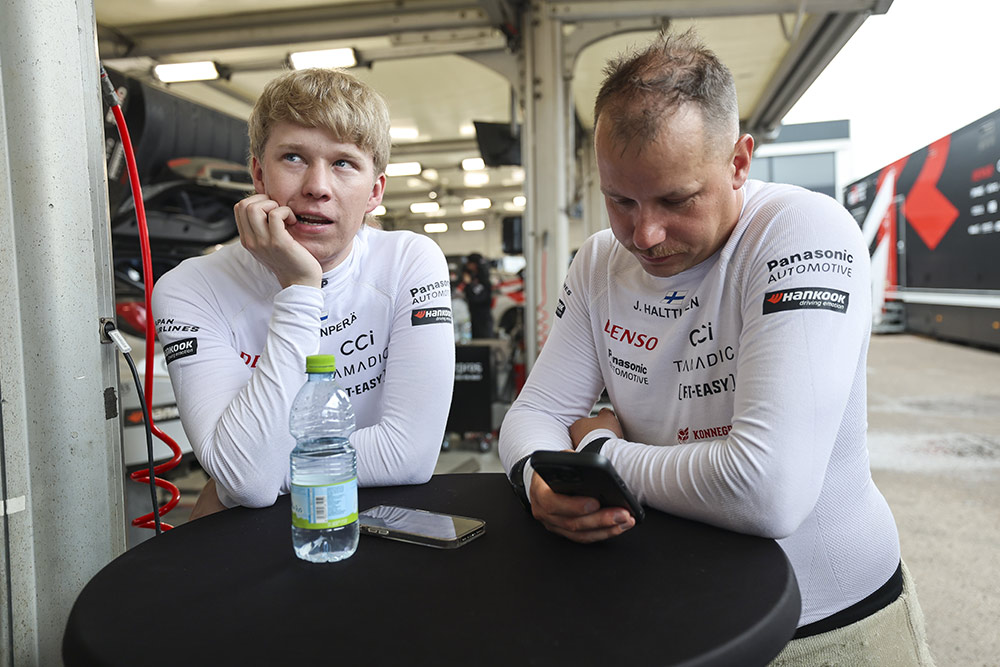 Гонщики Toyota Gazoo Racing WRT Калле Рованпера и Йонне Халттунен, ралли Сардиния 2025