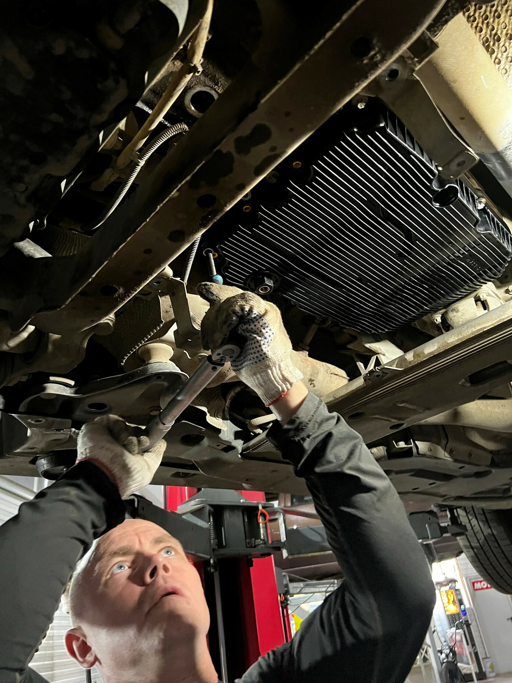 Затяжка болтов поддона АКПП