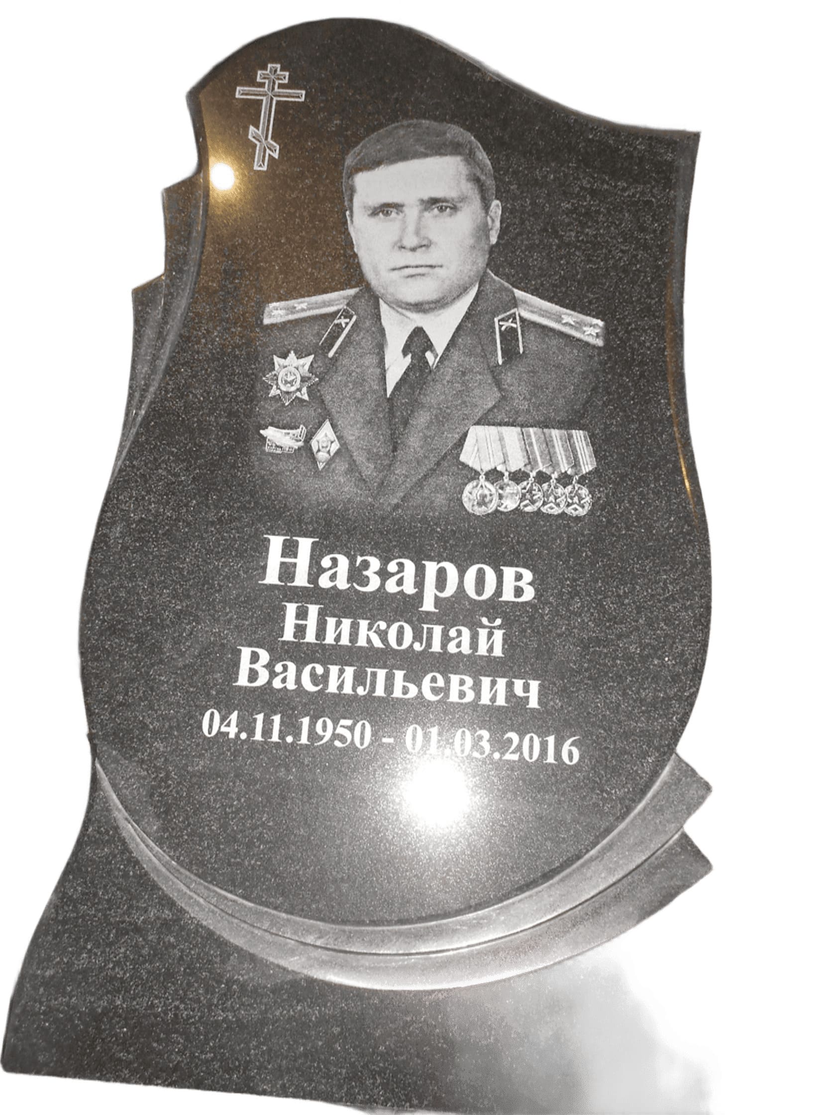 Памятник из Карельского гранита с вырубной формой, размер 800х450