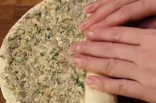 Приготовление канапе со шпротами и огурцом: шаг 5