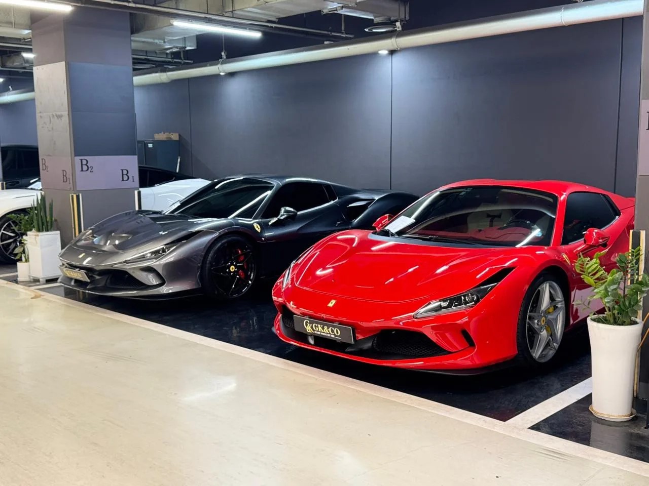 Ferrari серый и красный