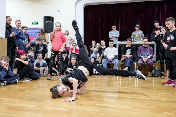 Онлайн занятия брейк-дансом в Казани | Цена уроков брейкинга online