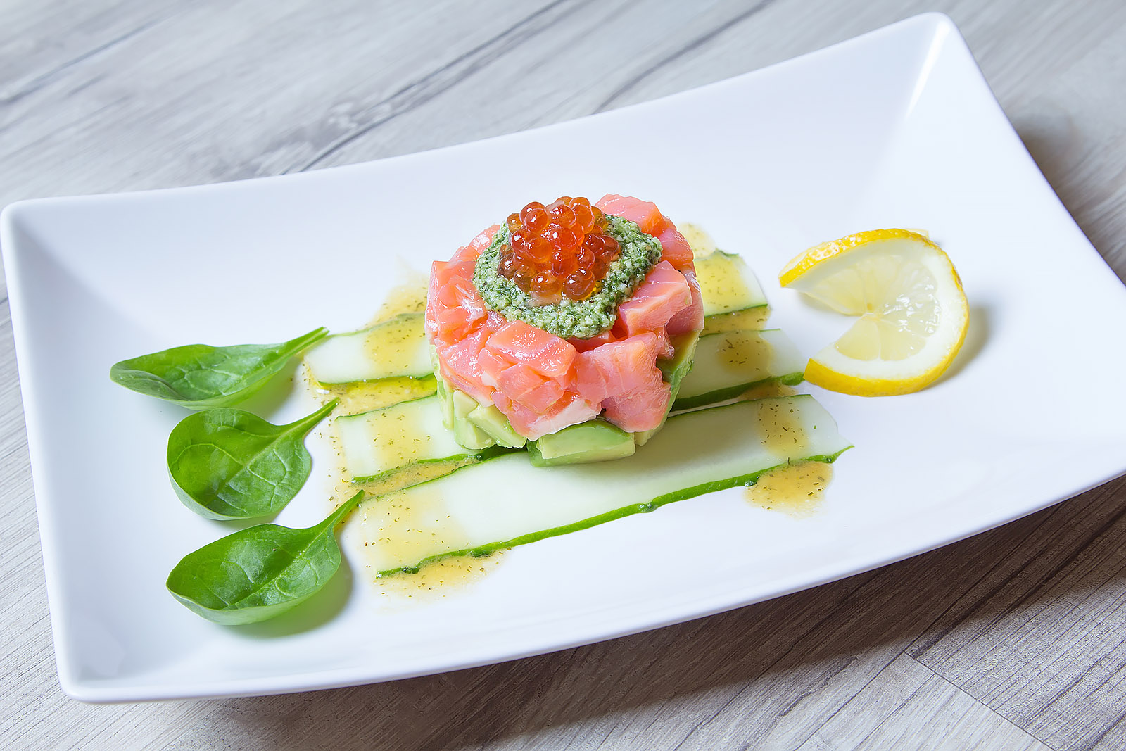 Salmon tartare with Avocado