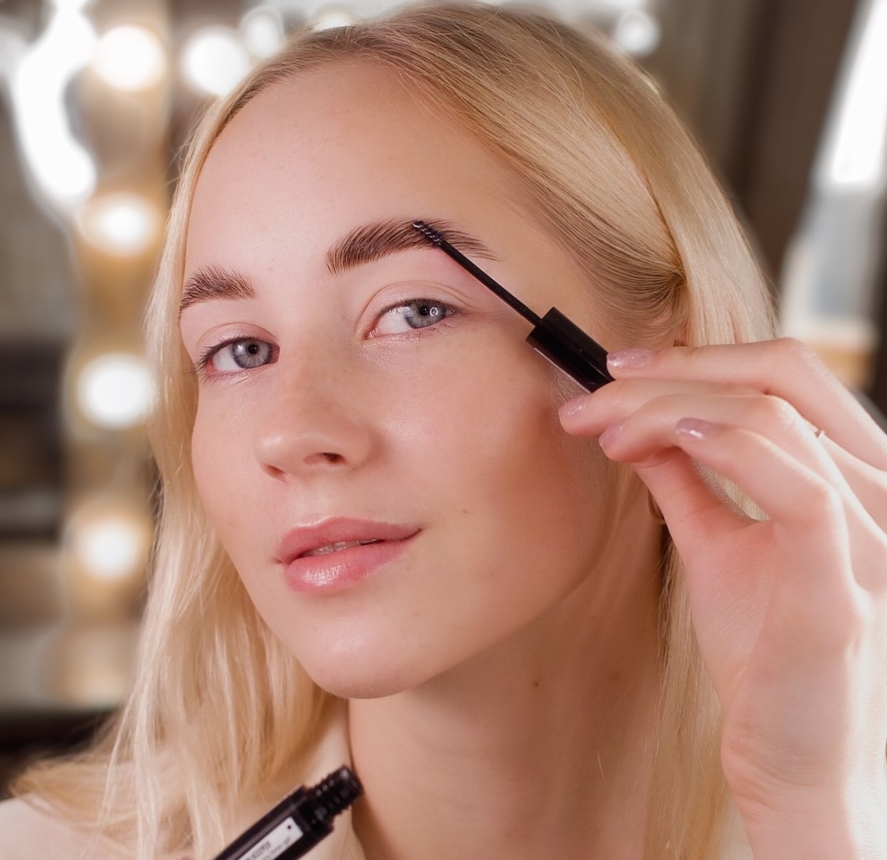 Make true. True makeup. make up school. true makeup school.