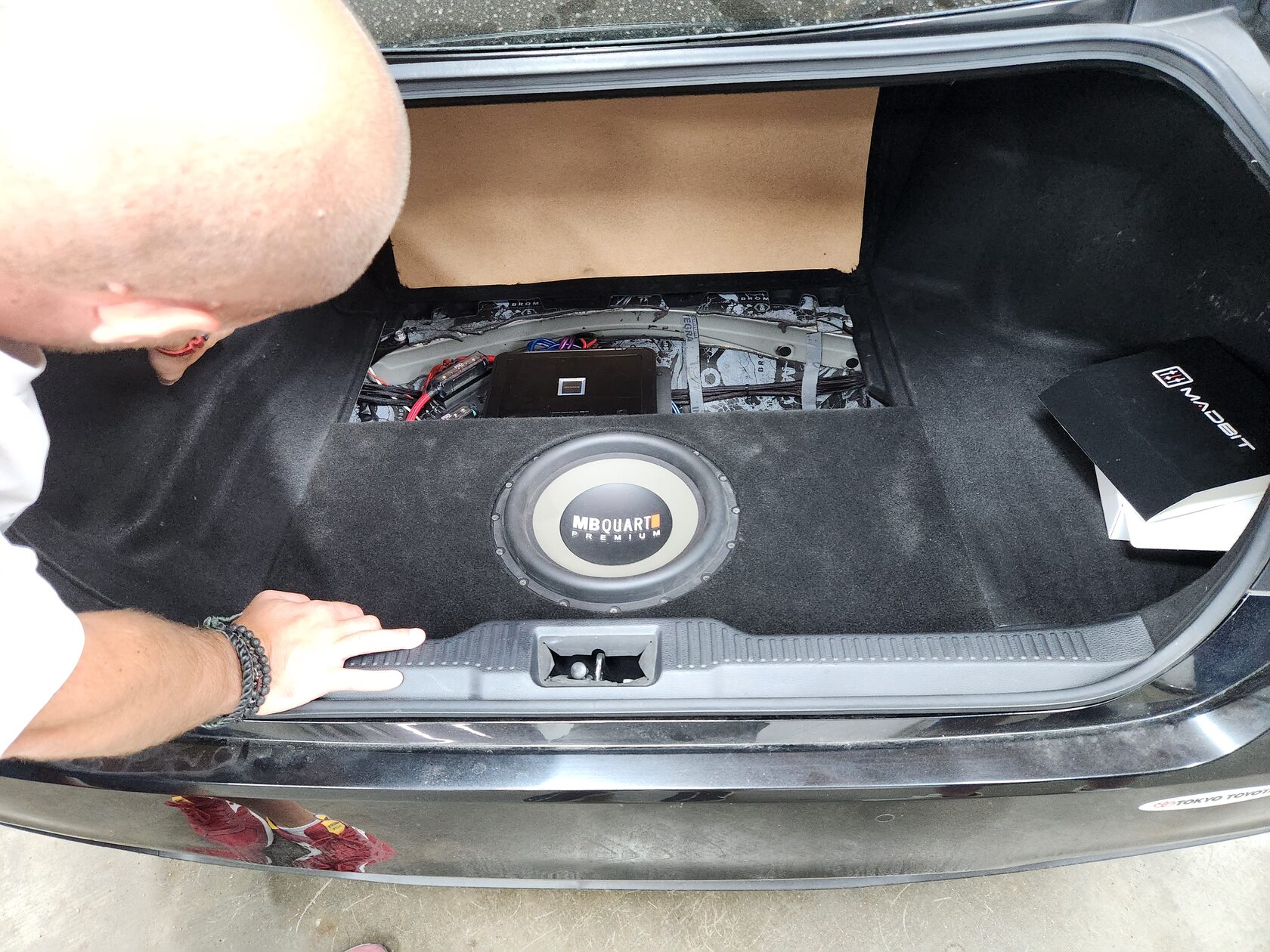 установка сабвуфера toyota crown