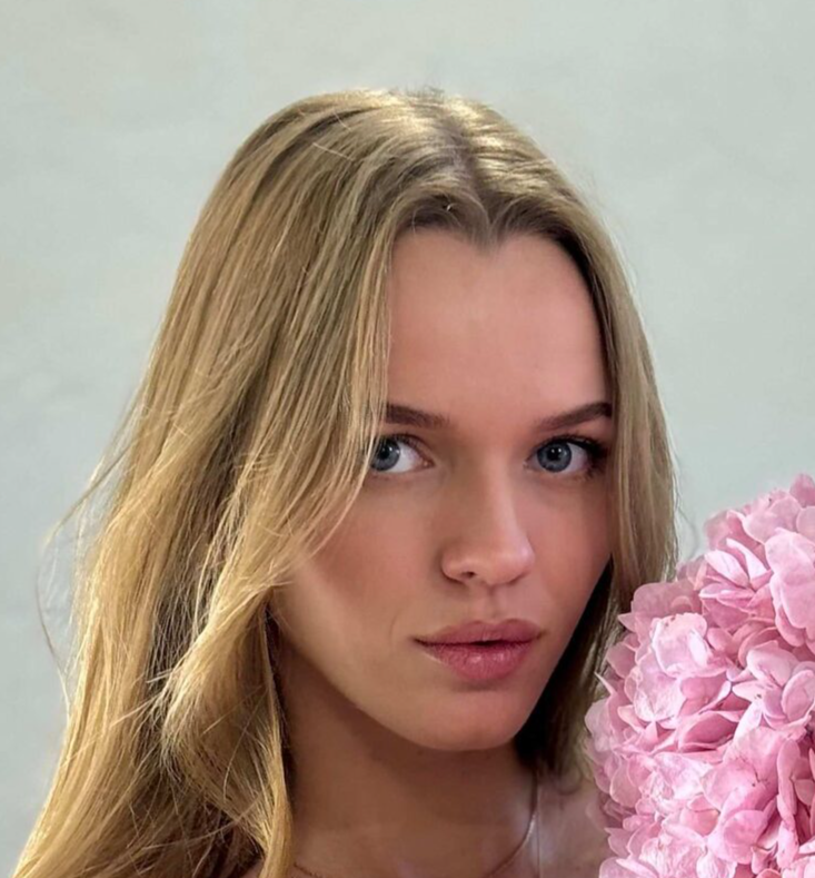 Флорист магазина Lulu lowers Елена Матевосова