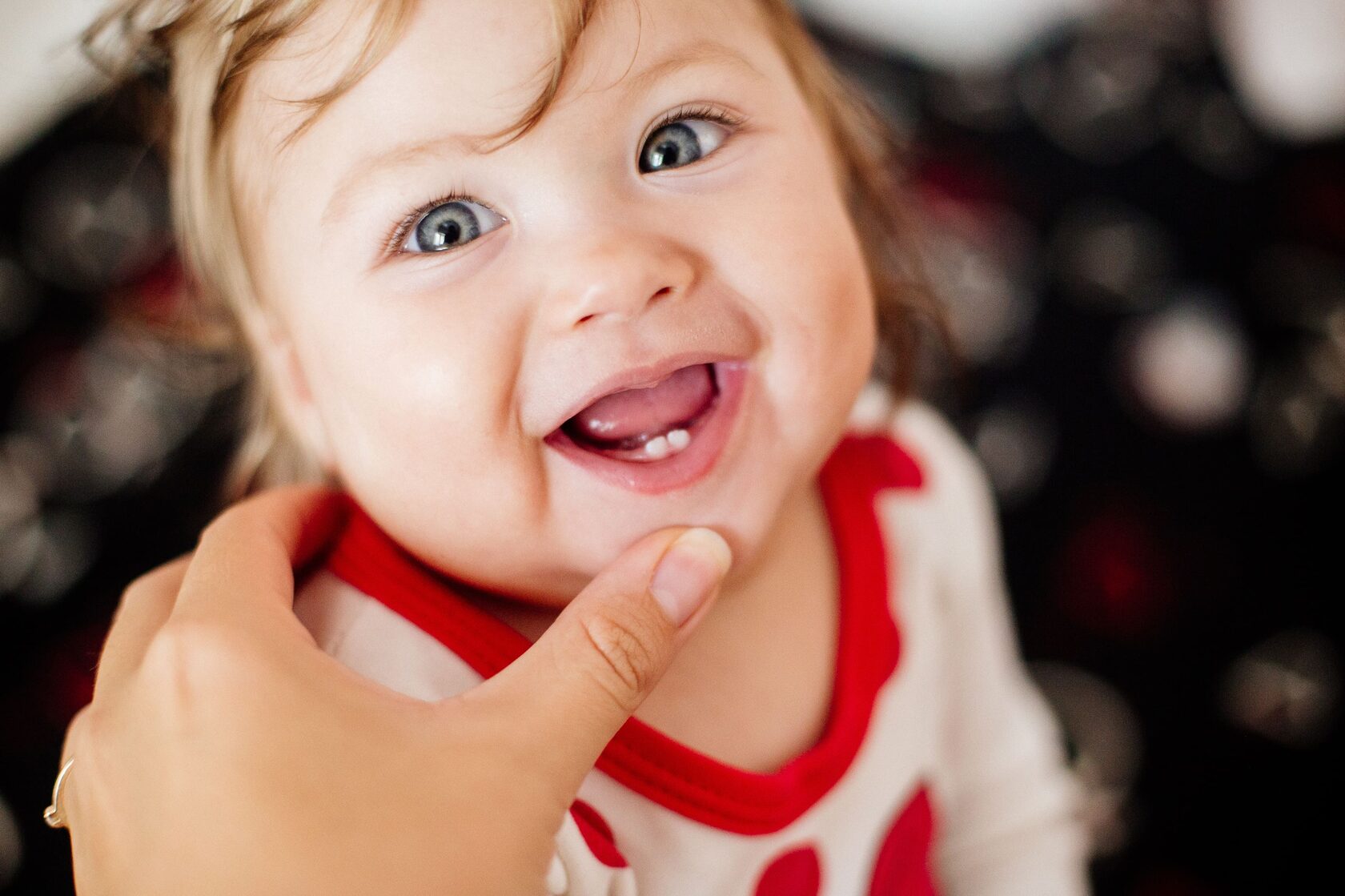 Диарея на зубы: как помочь ребенку?