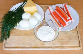 Приготовление рулета из лаваша с крабовыми палочками: шаг 1