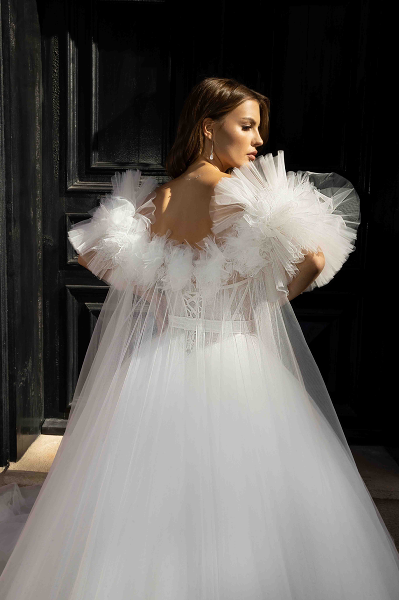 Свадебное платье со съемной накидкой