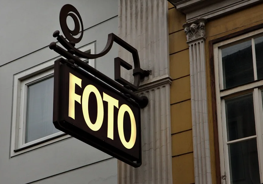 Печать вывесок заказать в Москве