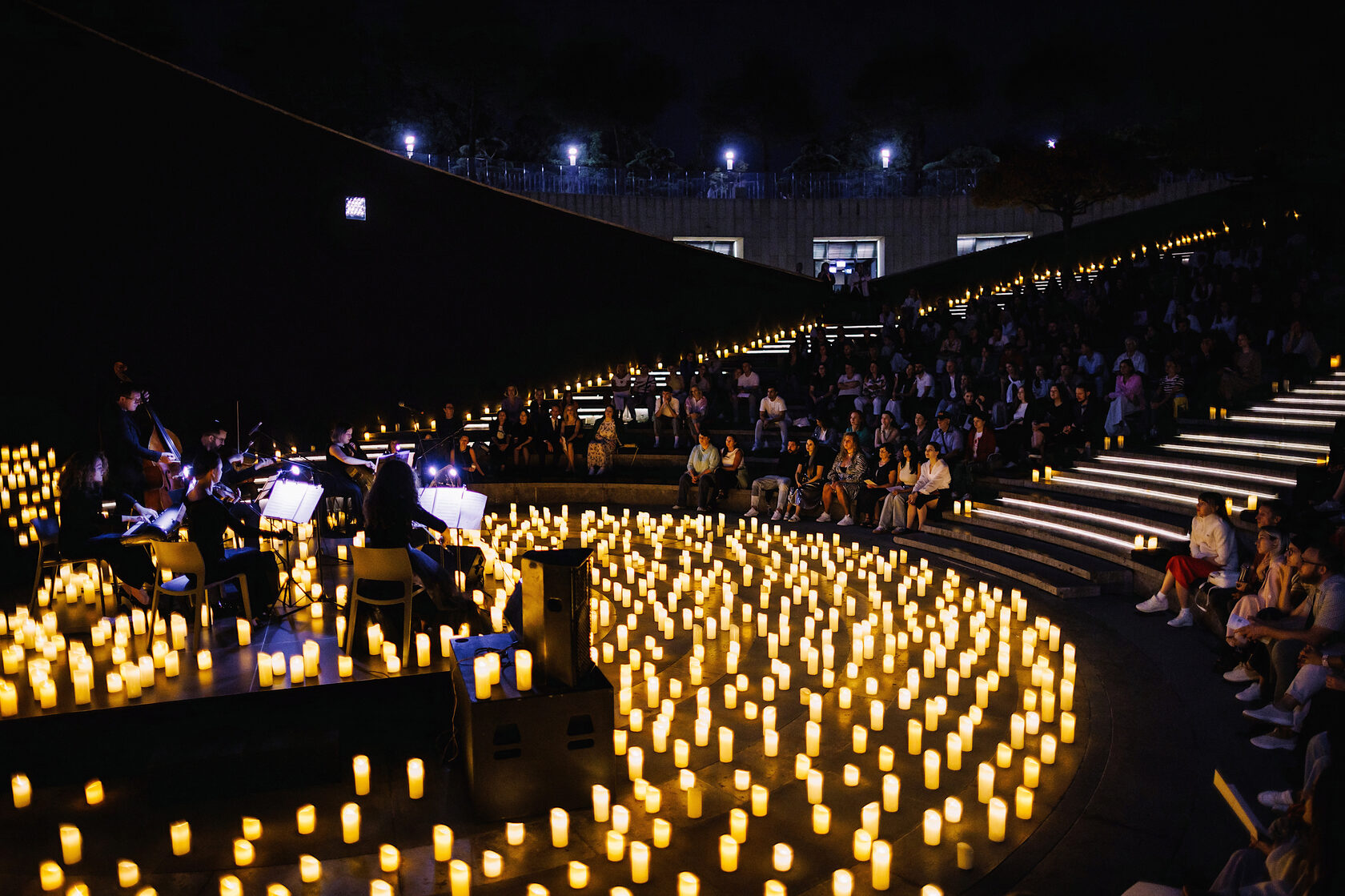 Люминари волгоград. 1000 Свечей. Luminary. 1000 Свечей. Зал 1000 свечей. Luminary 1000 свечей концерт.