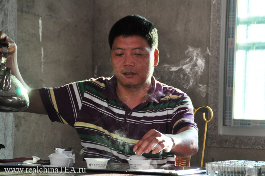 Начальник производства на чайной фабрике Тегуаньинь