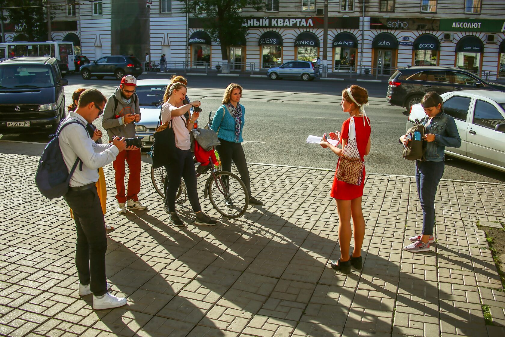 Тверь экскурсии. Экскурсия по Твери. Жители гуляют по Твери. Водить экскурсию.