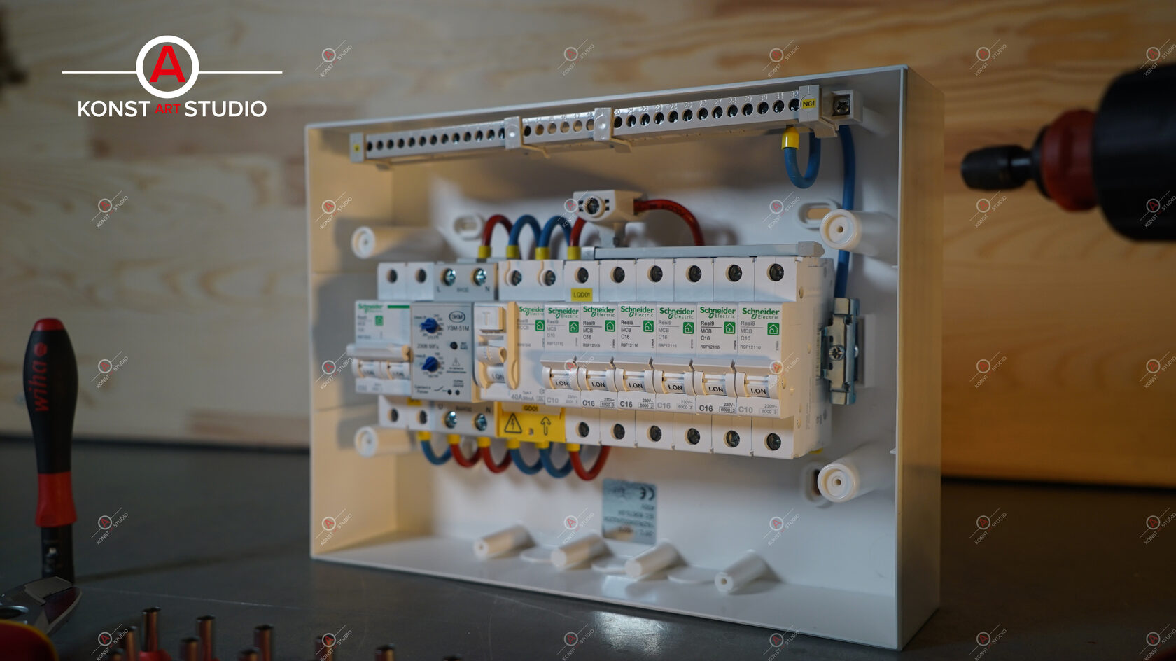Купить готовый электрощит на 12 модулей в сборе: цены – KonstArtStudio
