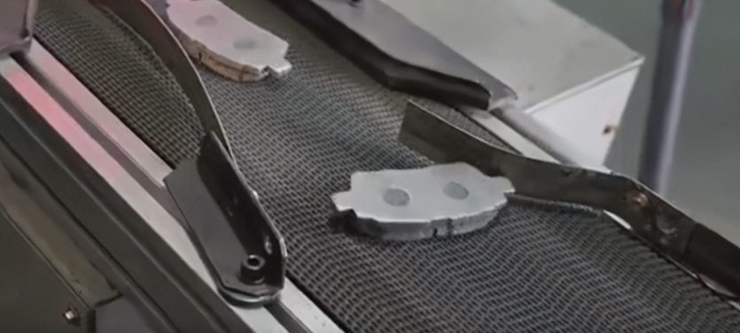 Упаковка автозапчастей перед отправкой