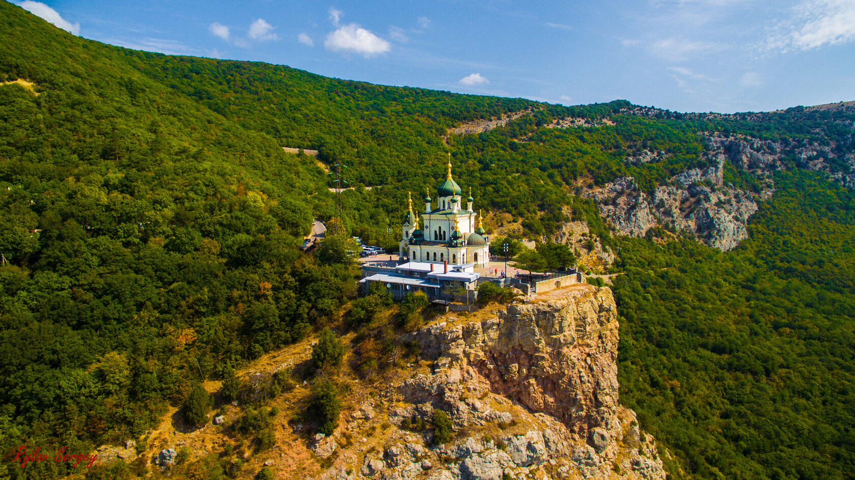 храм на горе в крыму