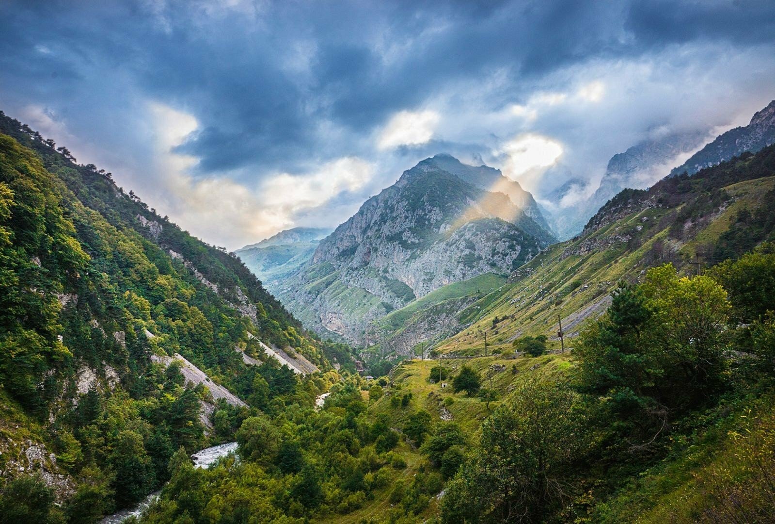 Горы Кавказского хребта Северная Осетия Алания