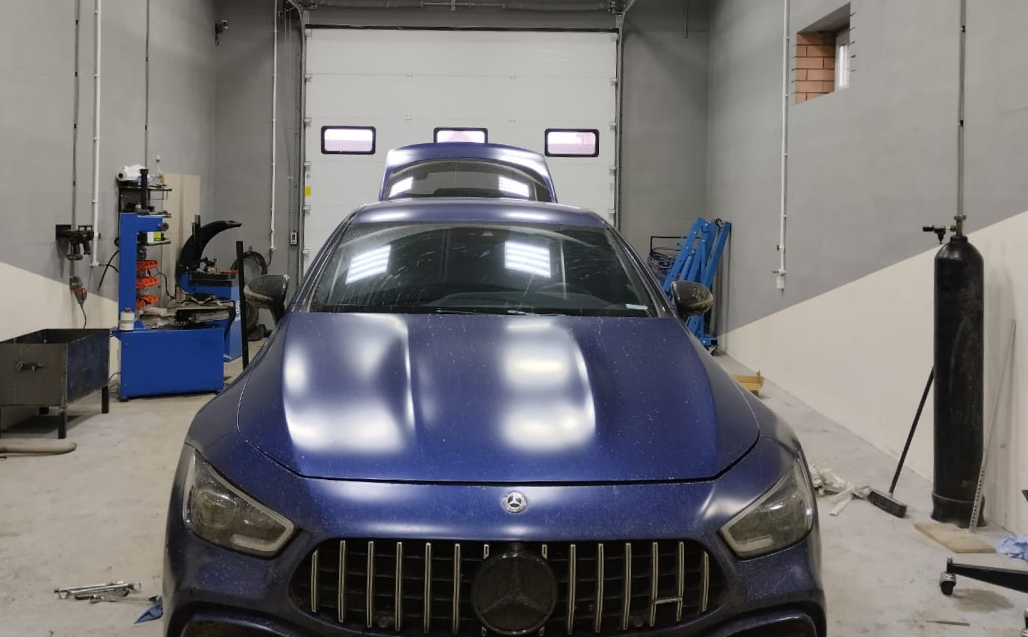 Мерседес в автосервисе 