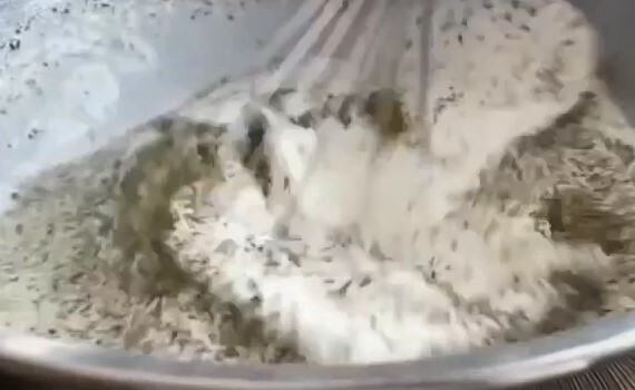 Приготовление пирога киш из слоеного теста с рыбой: шаг 3