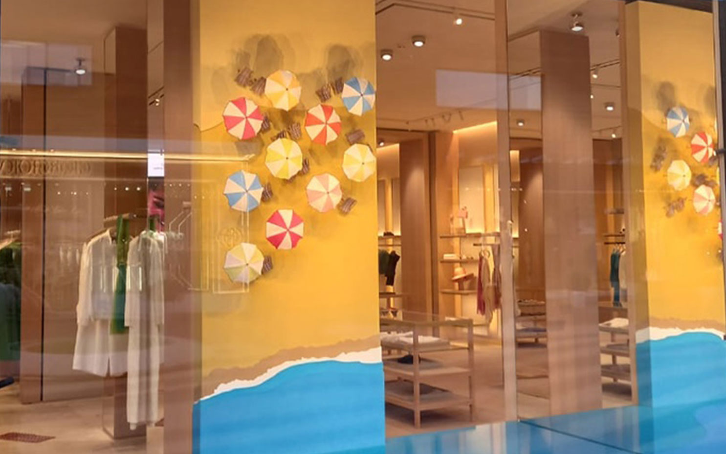 Оформление витрин и торговых пространств в Москве