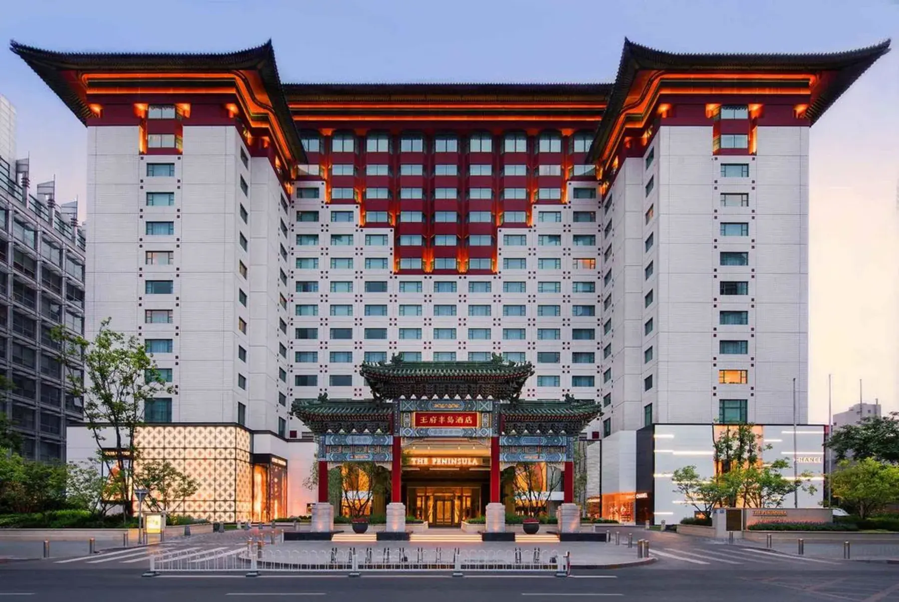 Фасад отеля The Peninsula Beijing