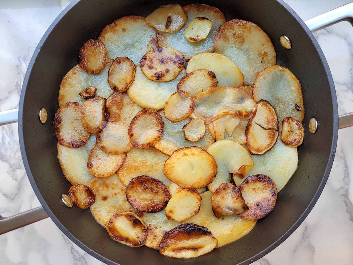 Картошка с мясом по-израильски. С обильным количеством тахини. Фото рецепт.
