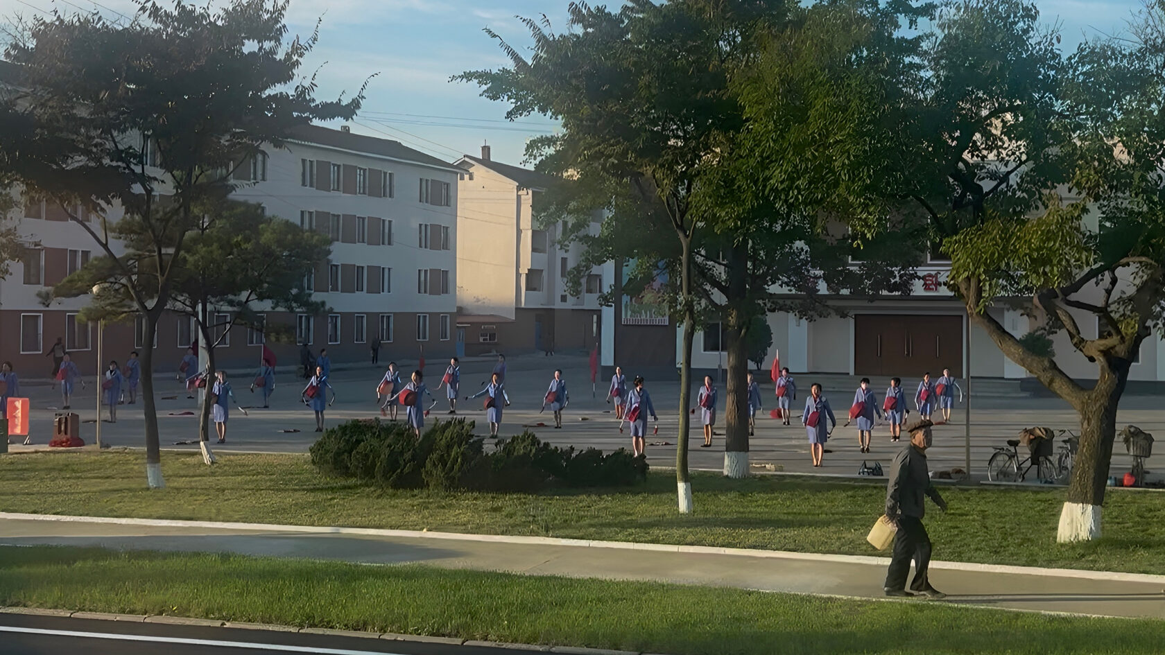 Агитбригада. Пхеньян. КНДР (Северная Корея)