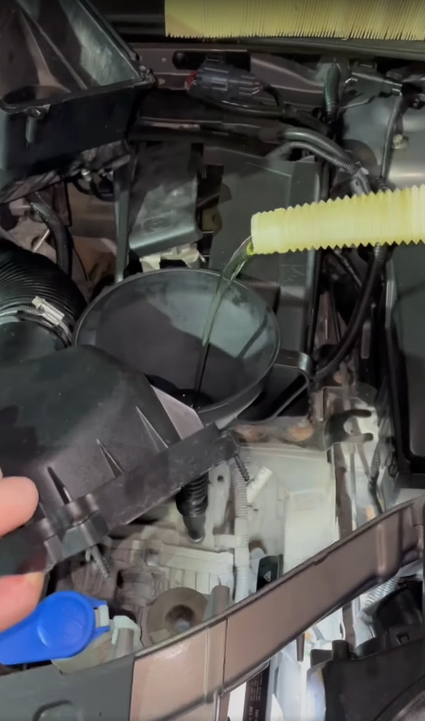 Заливаем 5.5 литров нового масла Заправка масла в Powershift