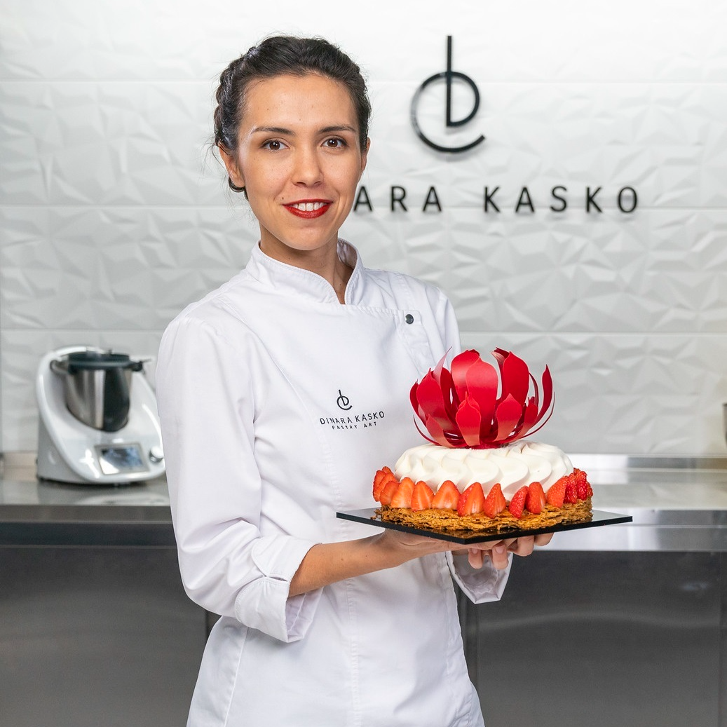 Dinara Kasko with Saint Honore cake