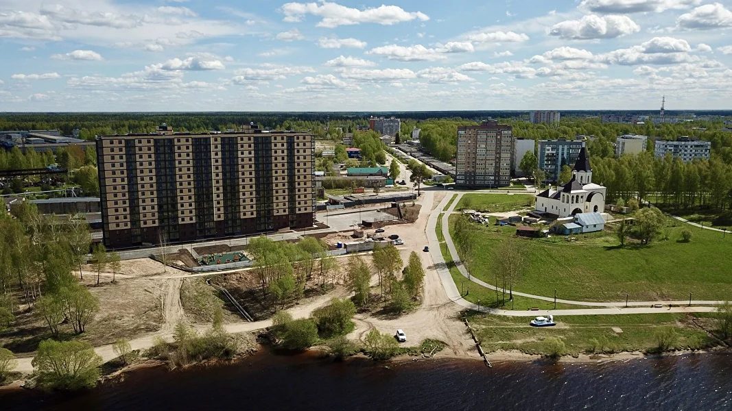 Дома УК «СССР» на набережной Волги в Конаково