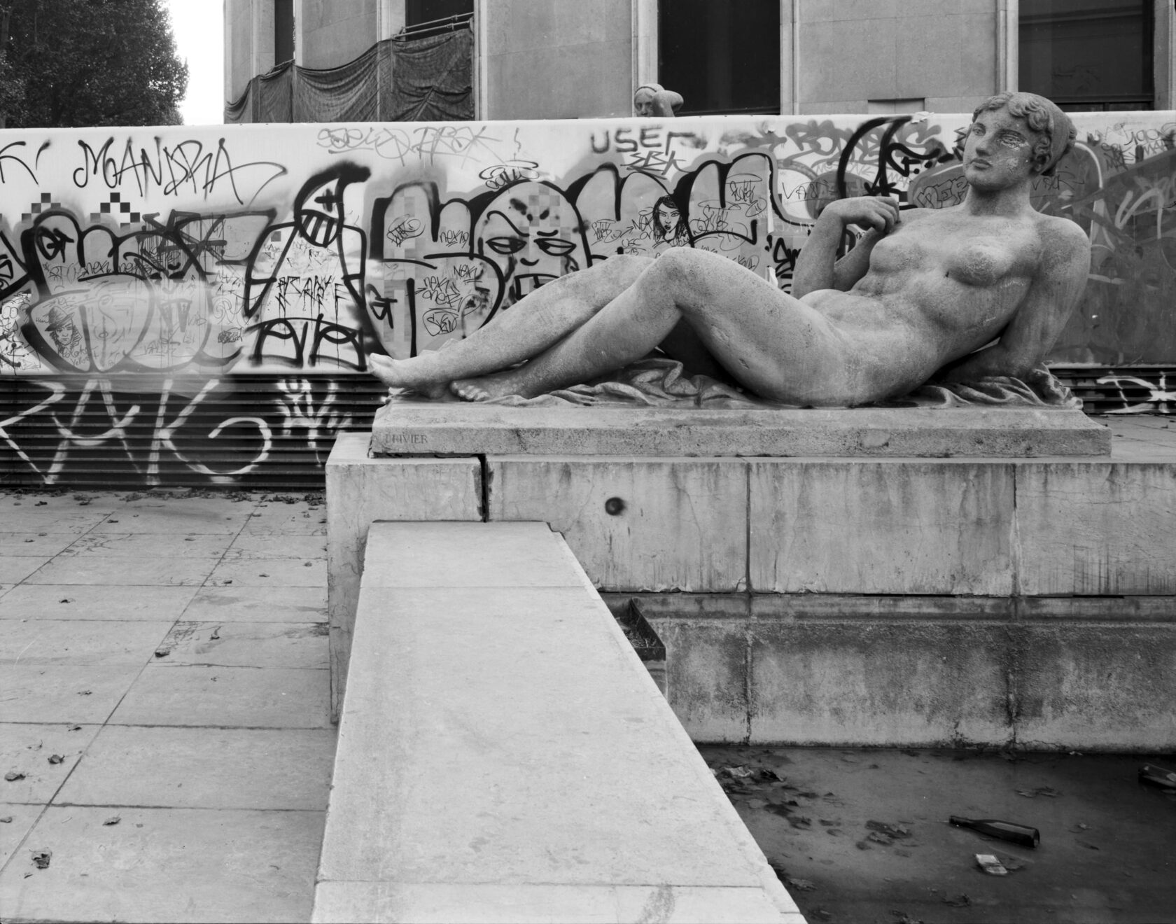 Palais de Tokio. Paris. 2006. BW Negative 4×5 inch.