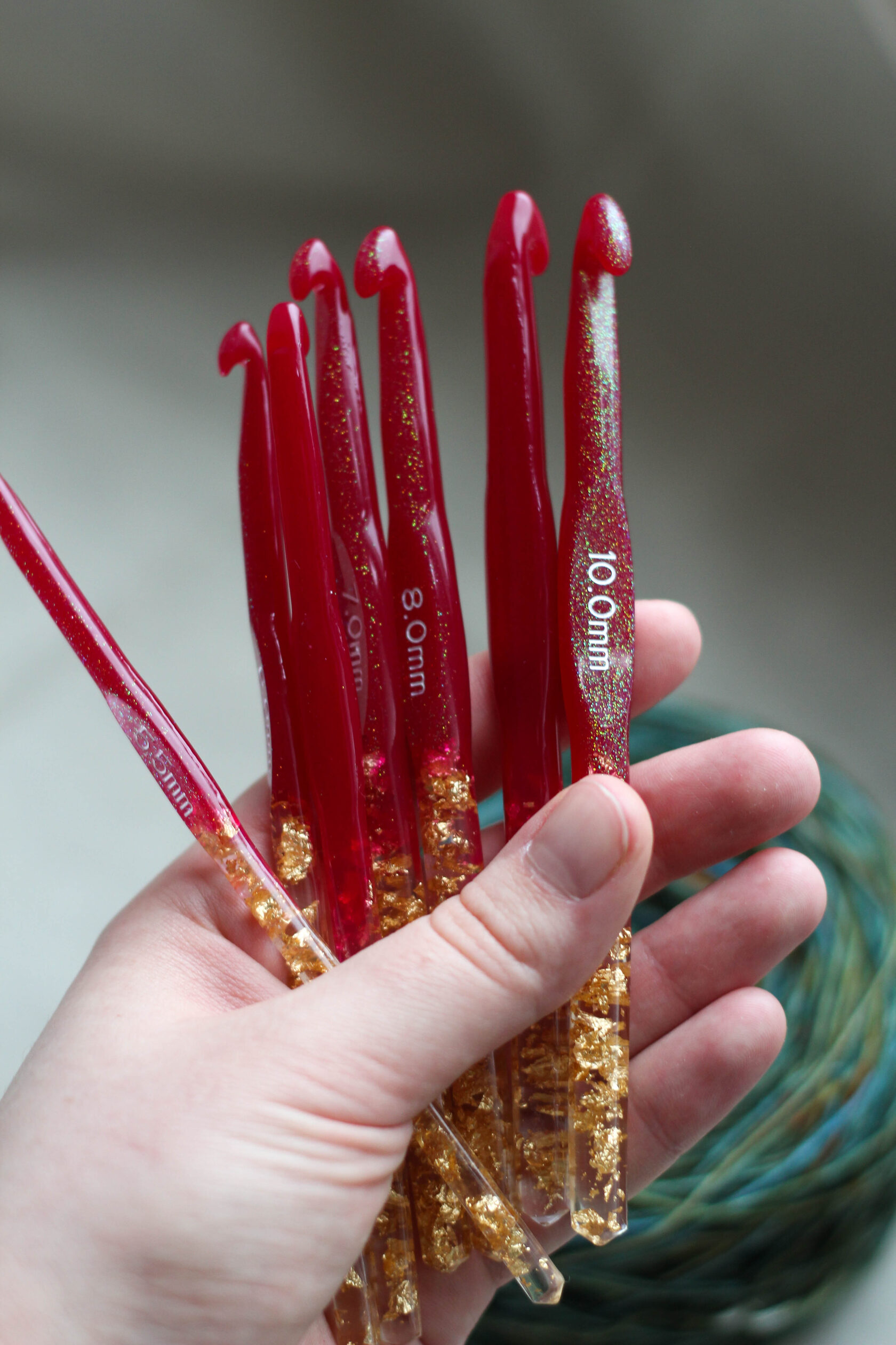 Крючки для вязания из эпоксидной смолы красные
