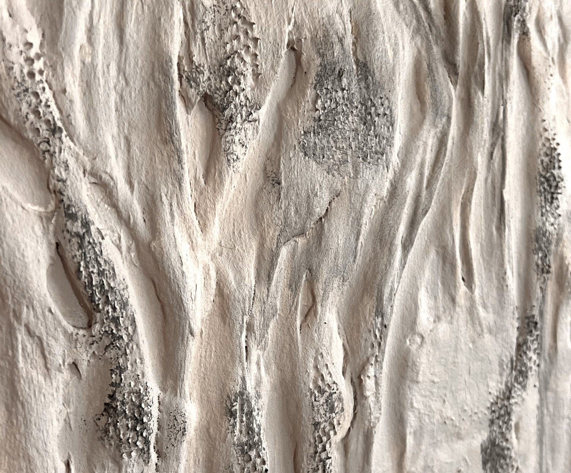 Белая фактурная картина крупным планом, рельефная поверхность для интерьера