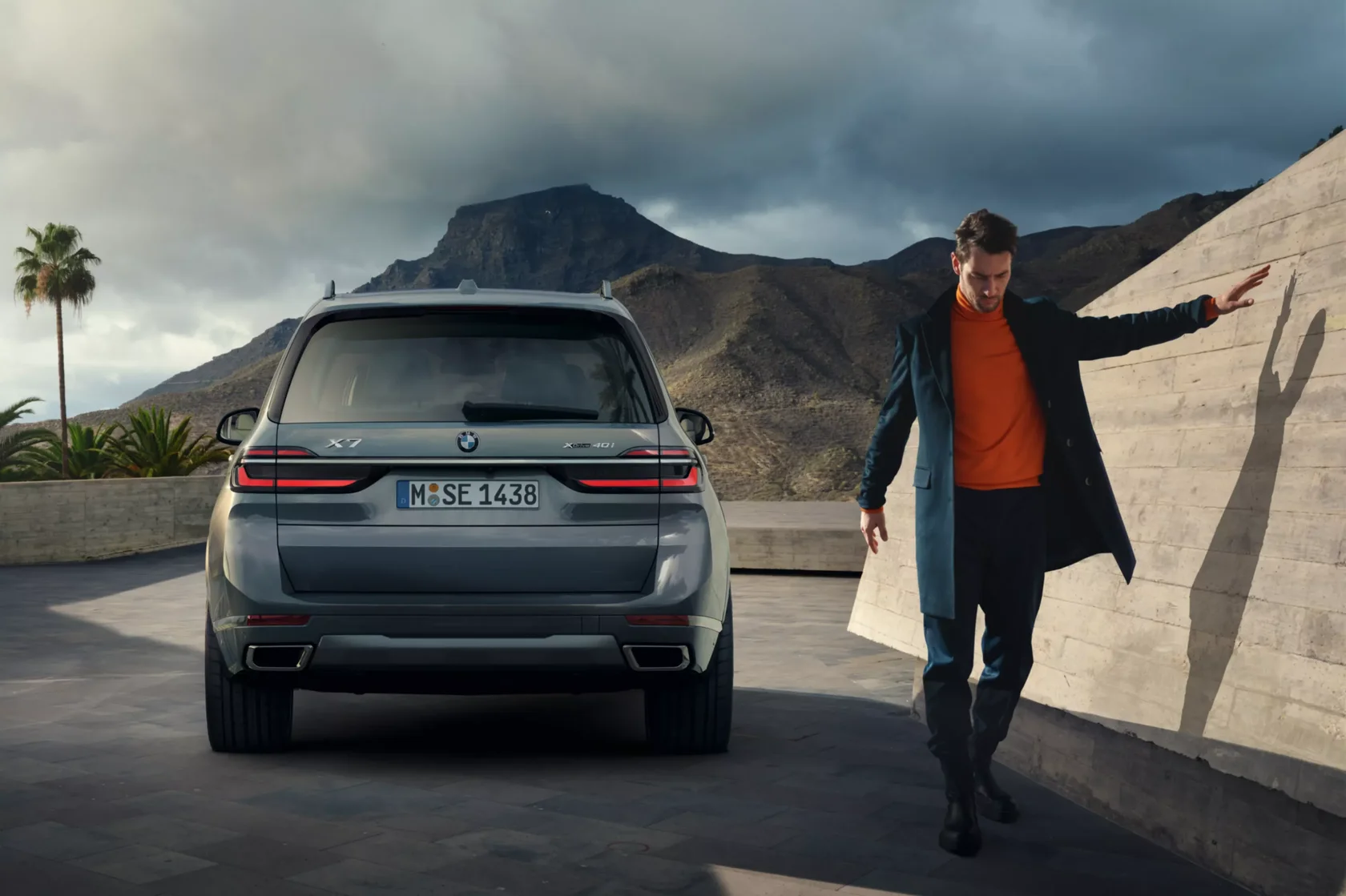 BMW X7: боковой ракурс автомобиля