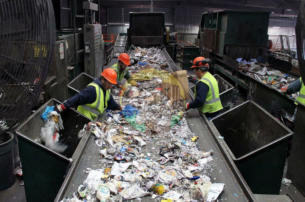 Вывоз мусора газелью с грузчиками