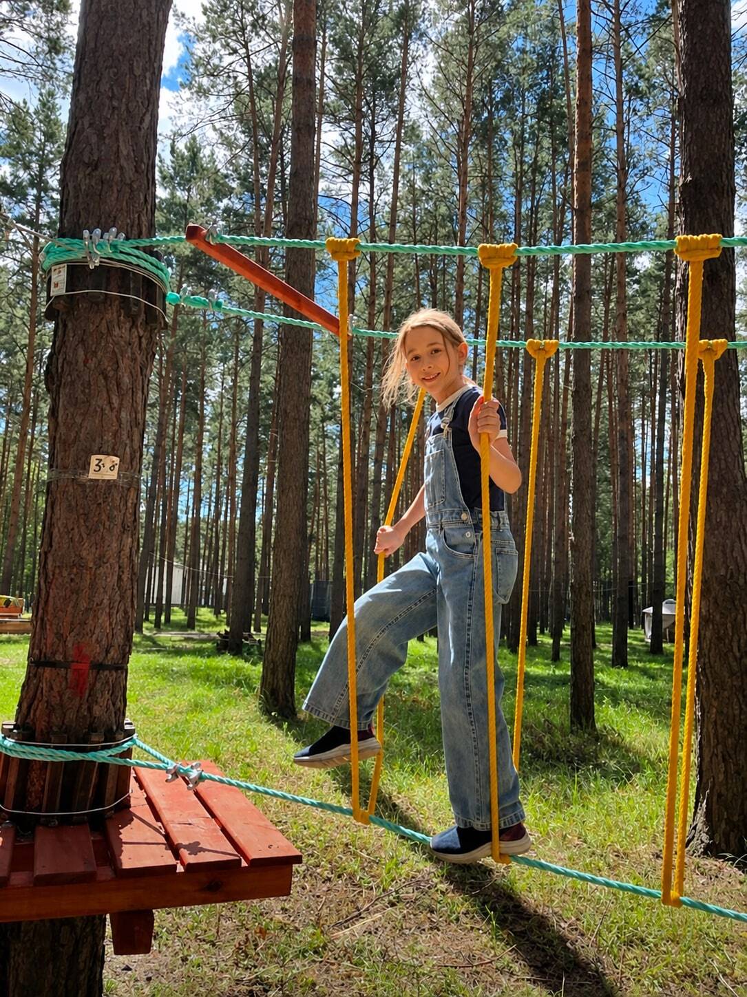 Верёвочный парк на территории загородной турбазы — фотография 3