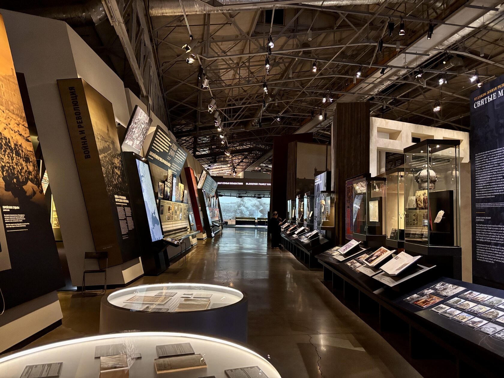 Новый проект Еврейского музея — одна картина в пустом зале