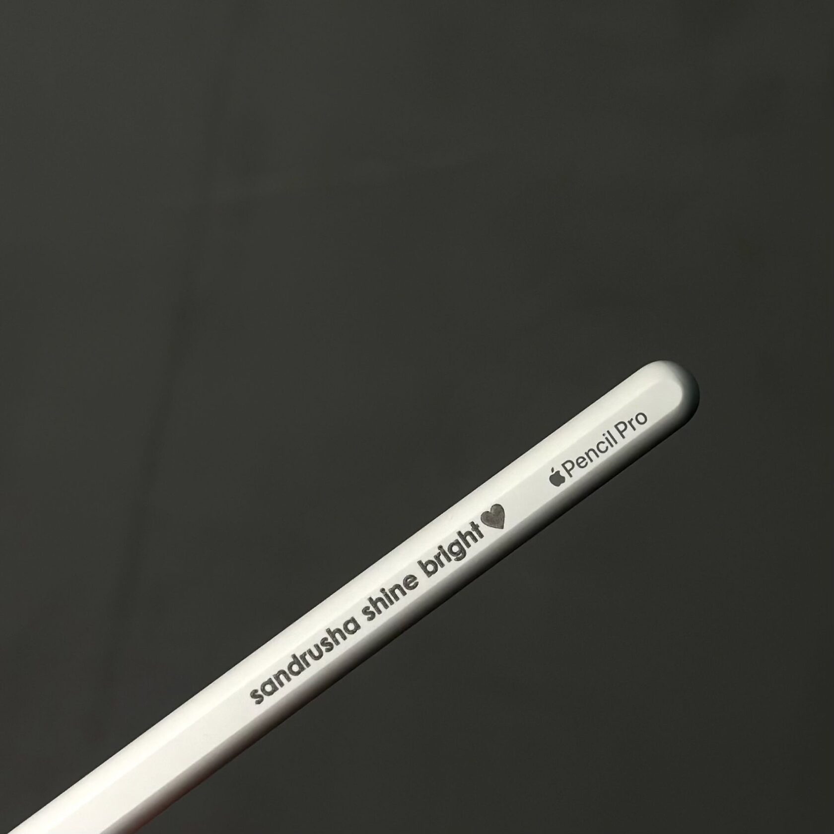 Профессиональная гравировка пластика в Кирове от StekloWood — надписи, логотипы, маркировка