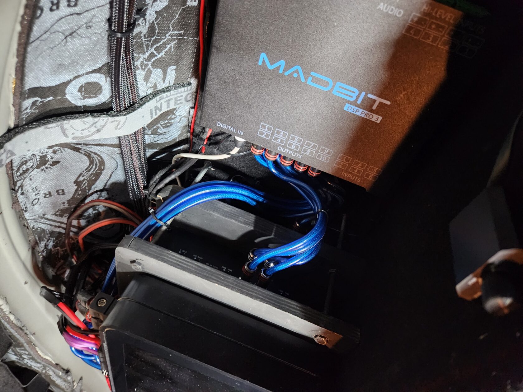 установка усилителей тойота краун