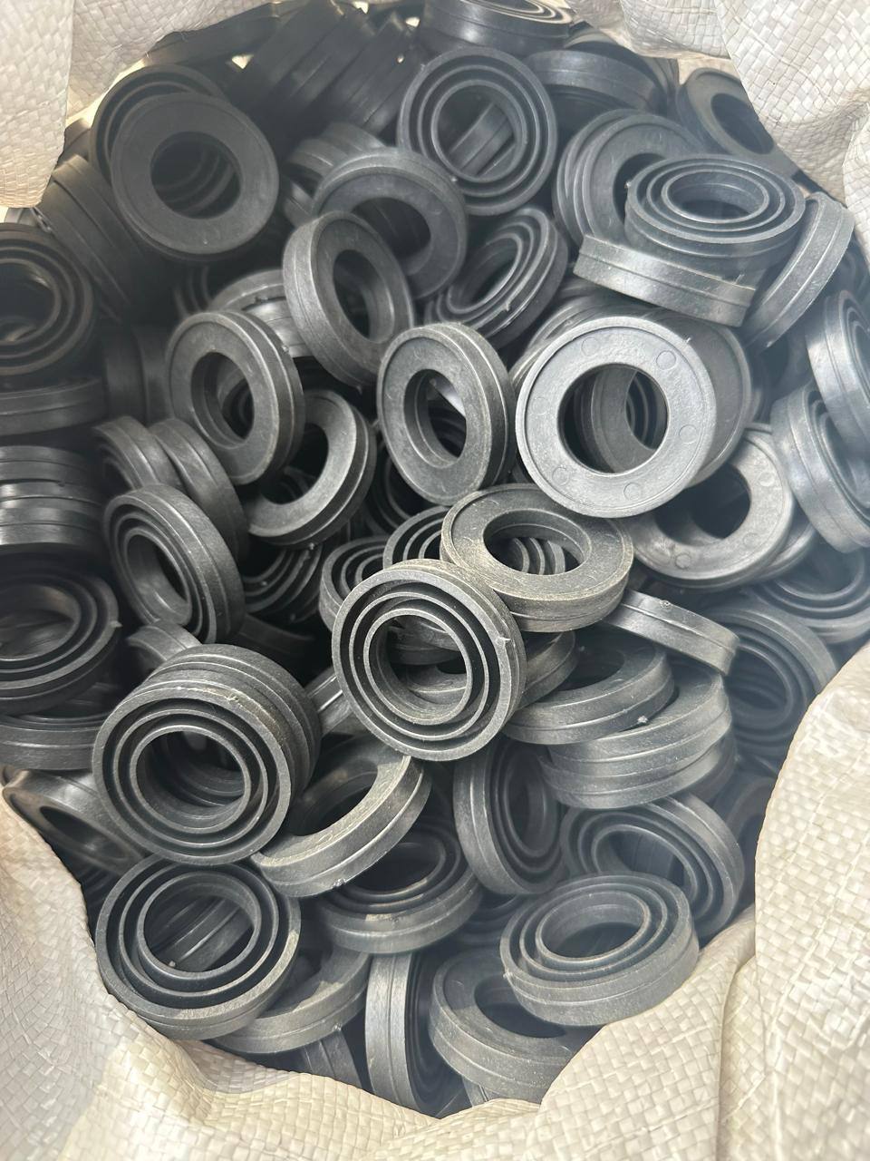 Лабиринтное уплотнение конвейерного ролика