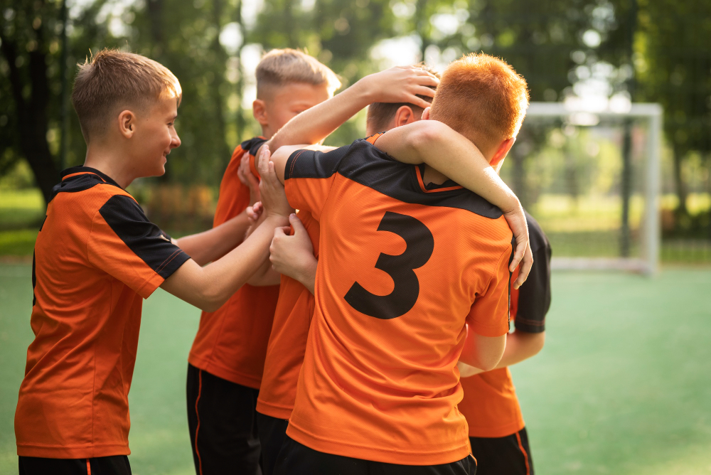 Командный спорт развивает. Командные виды спорта. Football Training.