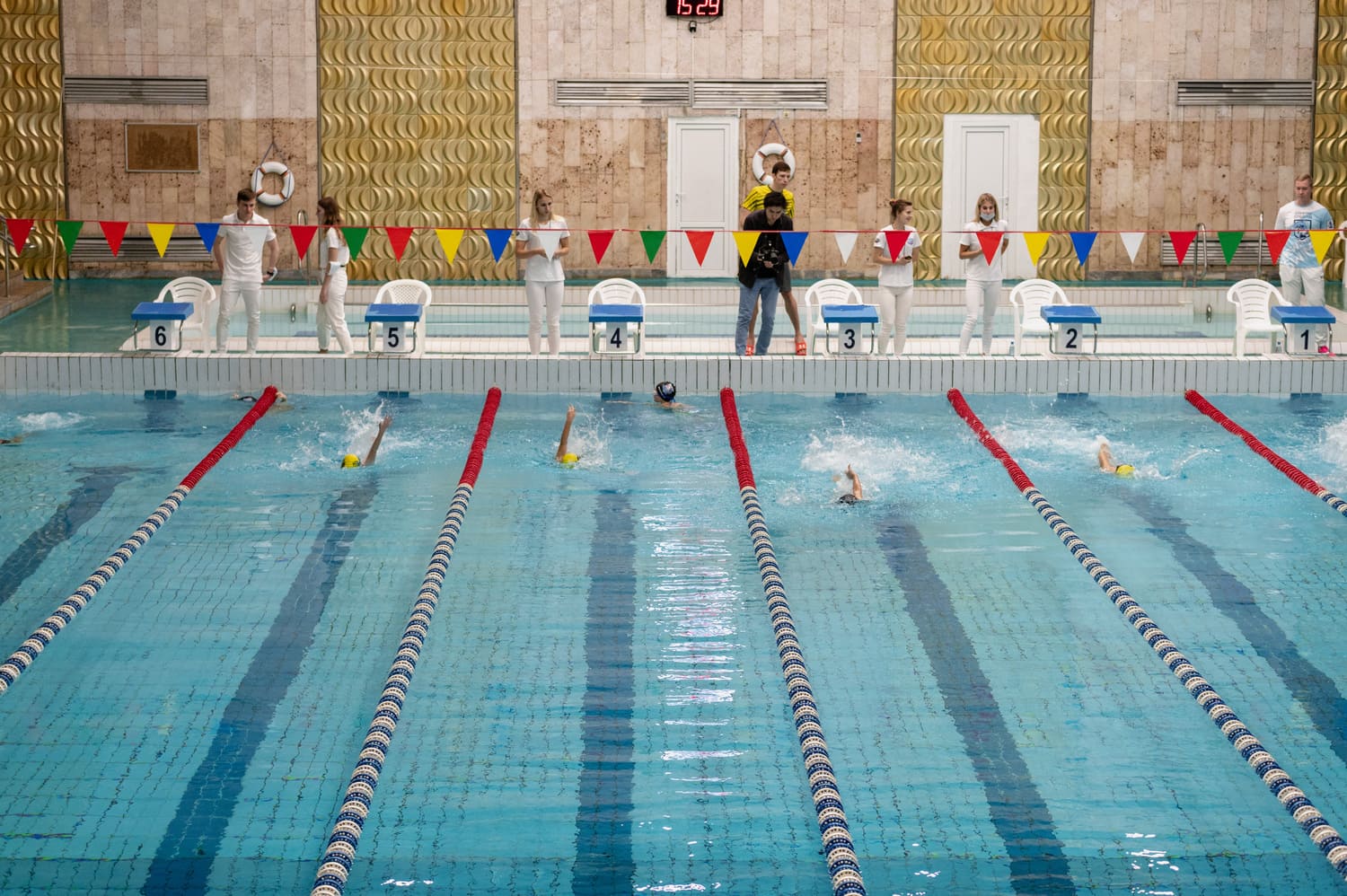 Школа плавания Strong Swim в Москве для детей от 3 до 15 лет. Обучение плаванию в бассейнах Москвы. Организация соревнований, детских сборов, присвоение юношеского разряда по плаванию