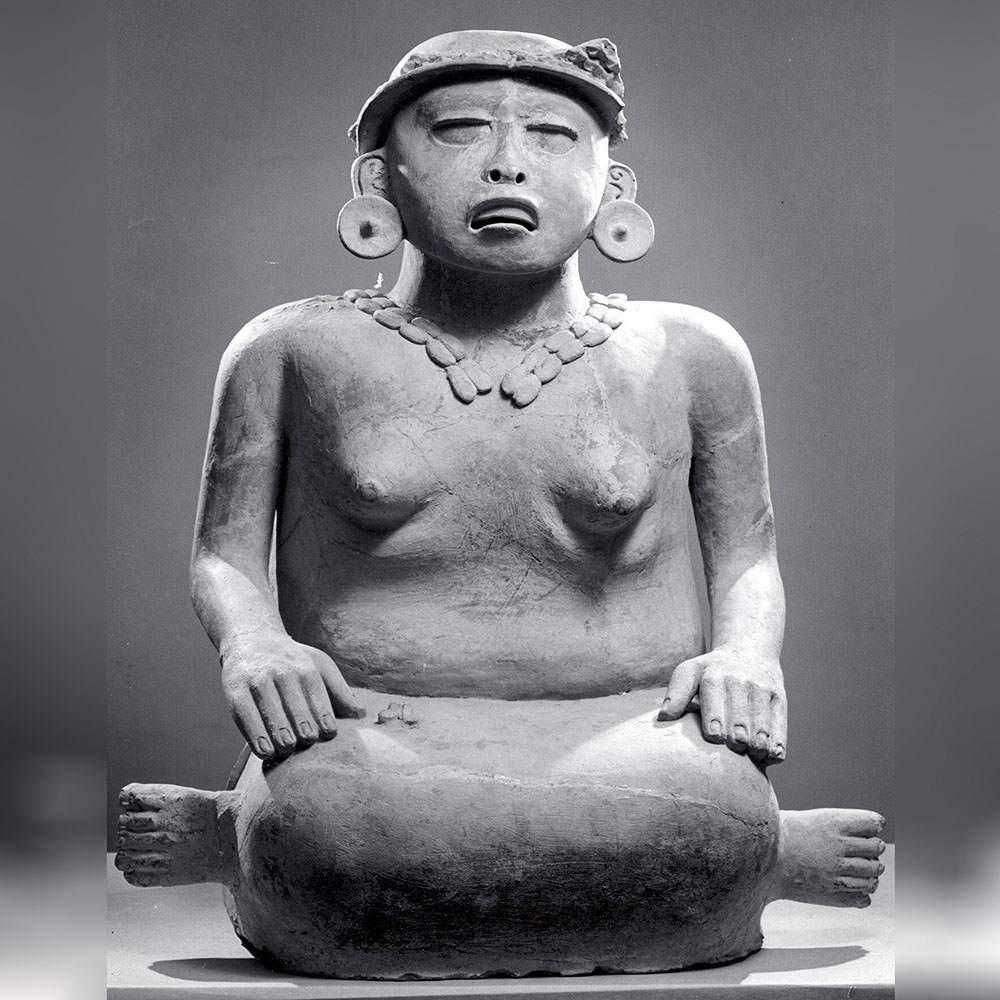 Скульптура сидящей женщины. Ремохадас, VI-IX вв. н.э. Коллекция The Metropolitan Museum of Art.