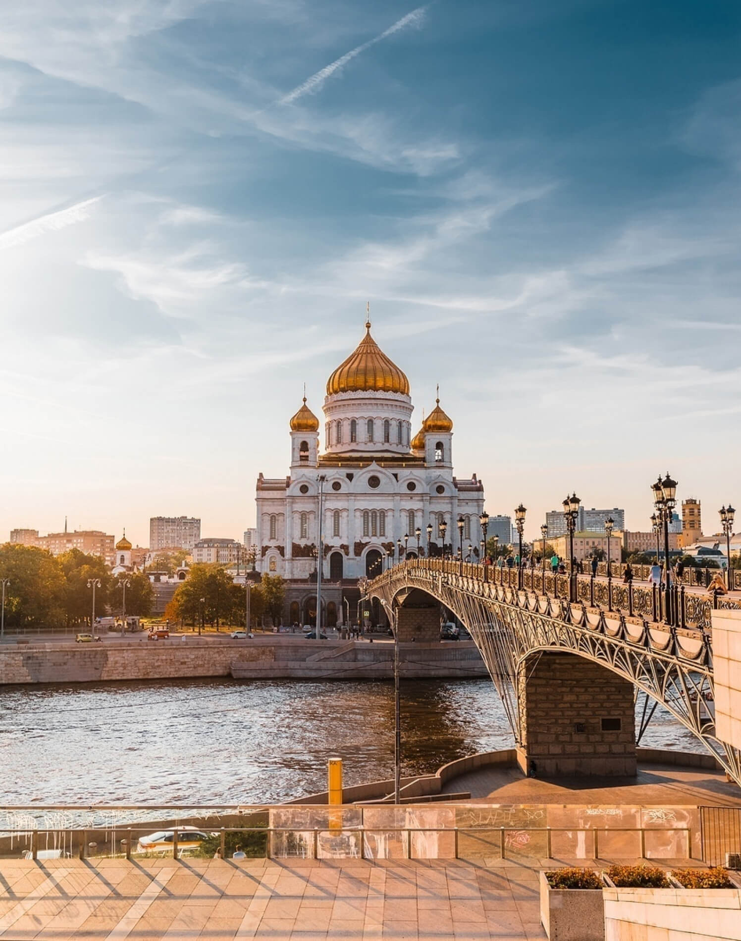 Храм Христа Спасителя в Москве вид с моста