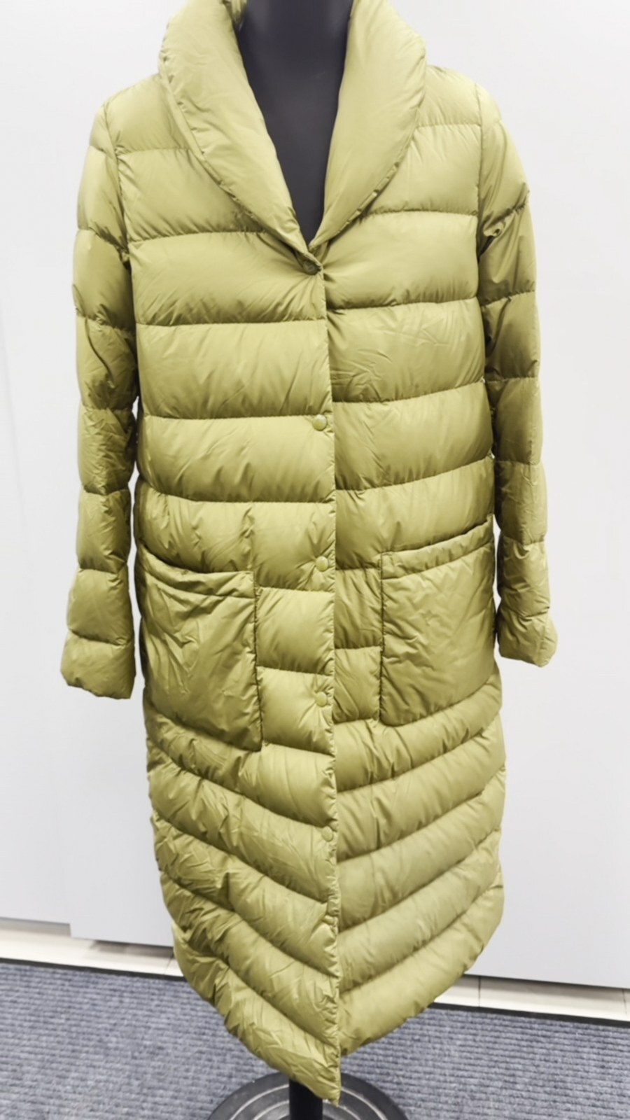 Общий вид готового пуховика Woolrich.