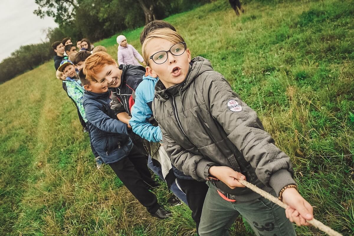 Организация детского досуга на природе для развития силы и ловкости