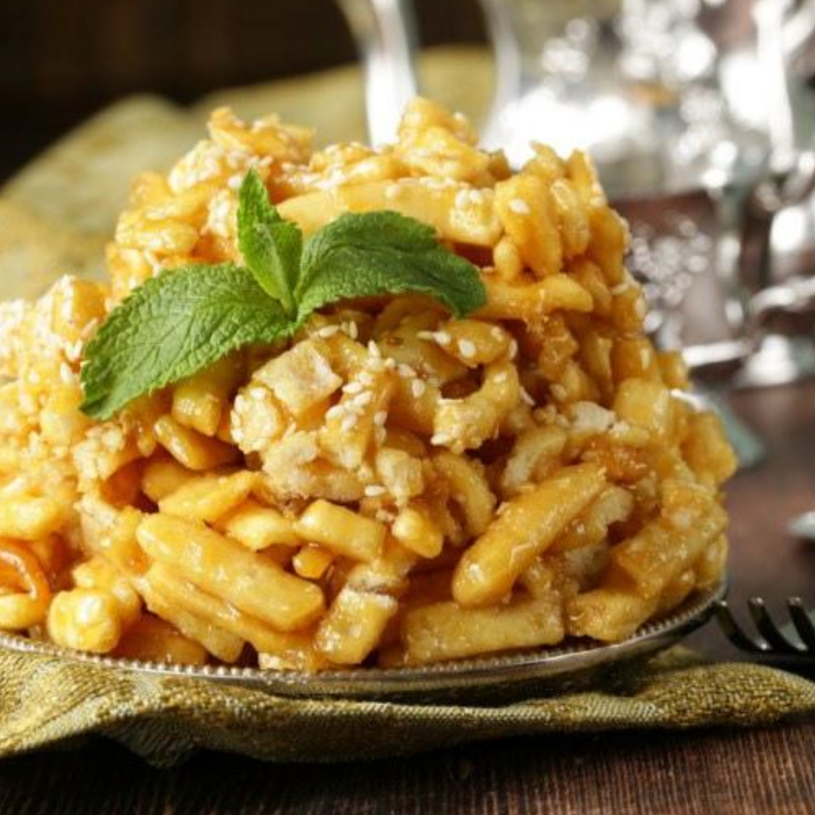 Чак чак татарское блюдо. Татарская национальная еда чак чак. Татарская кухня чак чак. Чак чак татарское блюдо. Башкирское национальное блюдо чак чак.