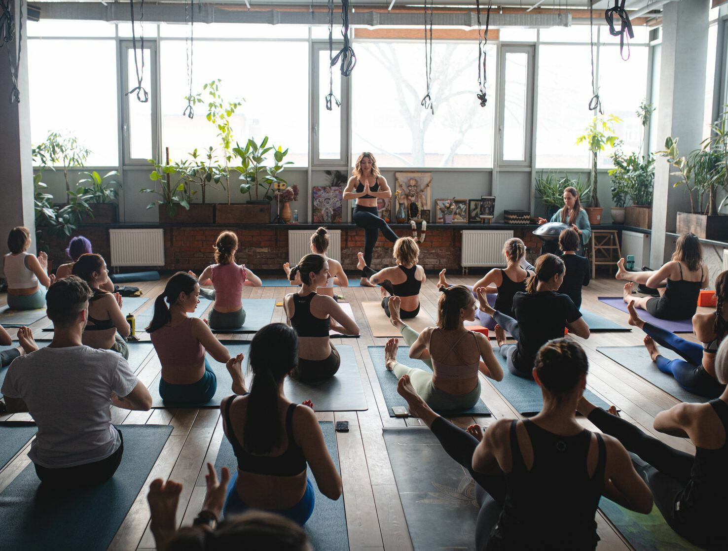 янта йога. паршва врикшасана. врикшасана поза дерева. йога поза дерева врикшасана. ардха натараджасана.